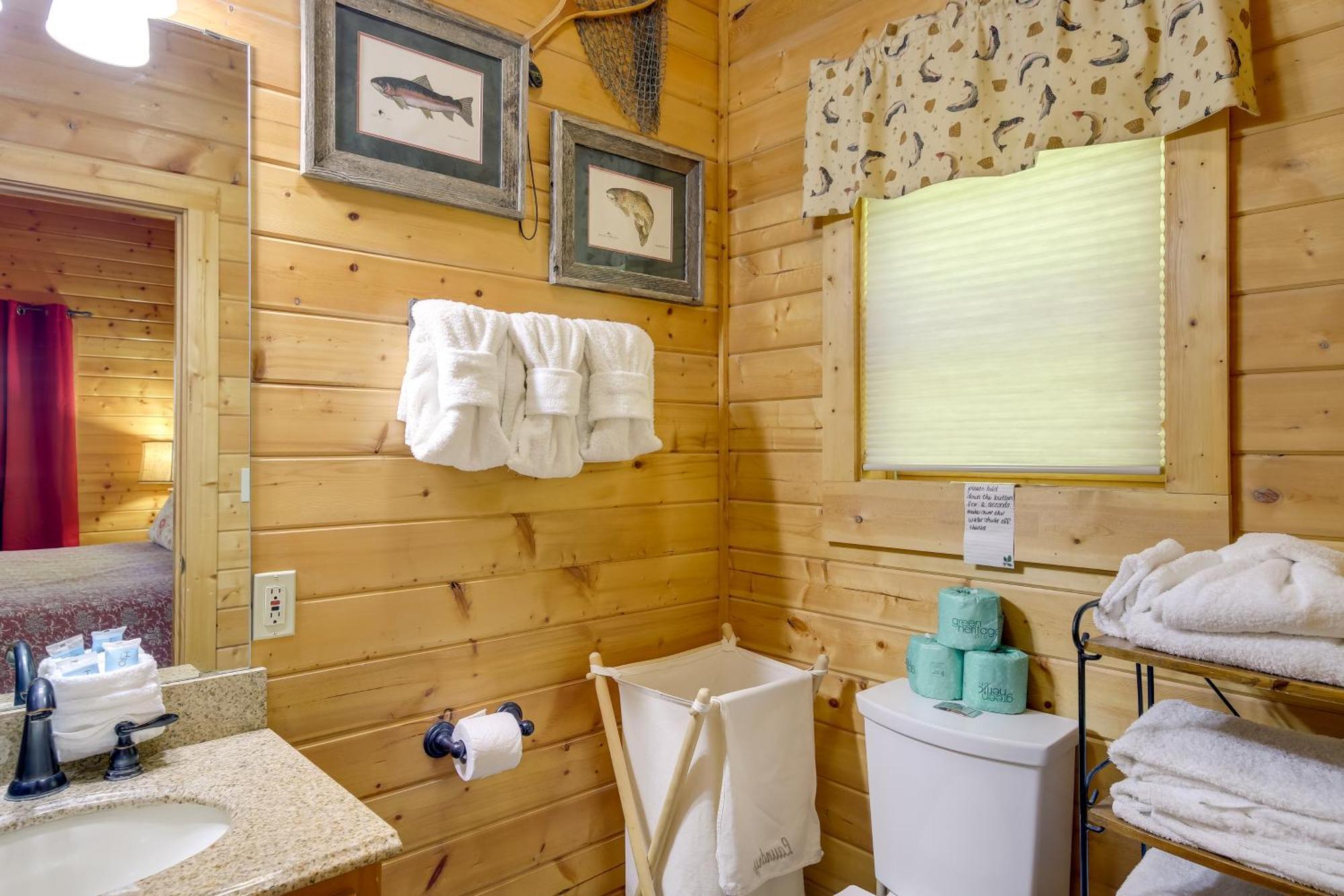 Secluded And Wooded Wears Valley Cabin With Fire Pit! Sevierville Esterno foto