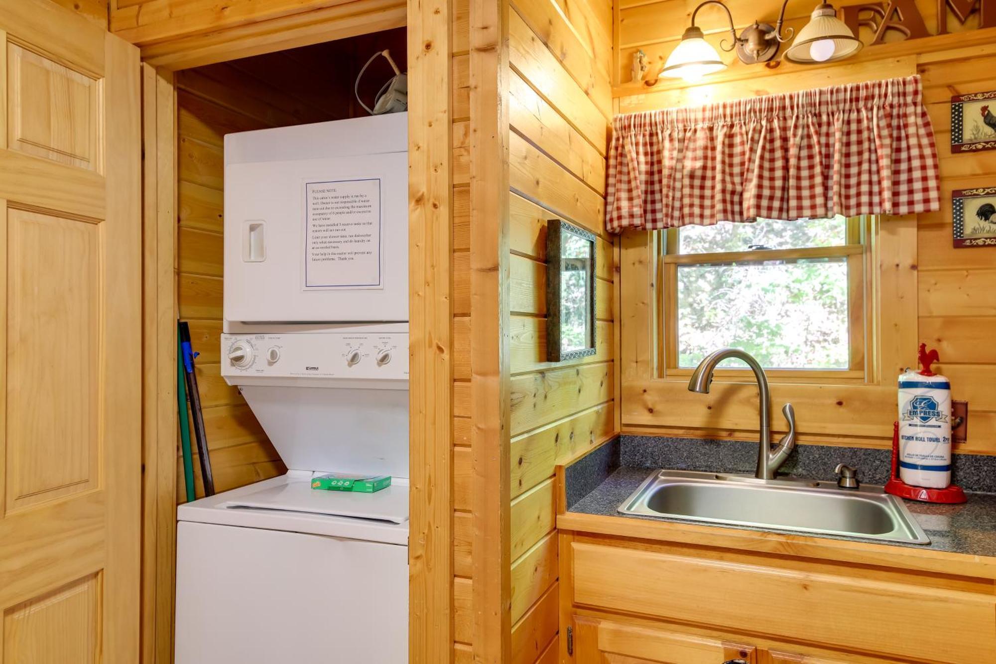 Secluded And Wooded Wears Valley Cabin With Fire Pit! Sevierville Esterno foto