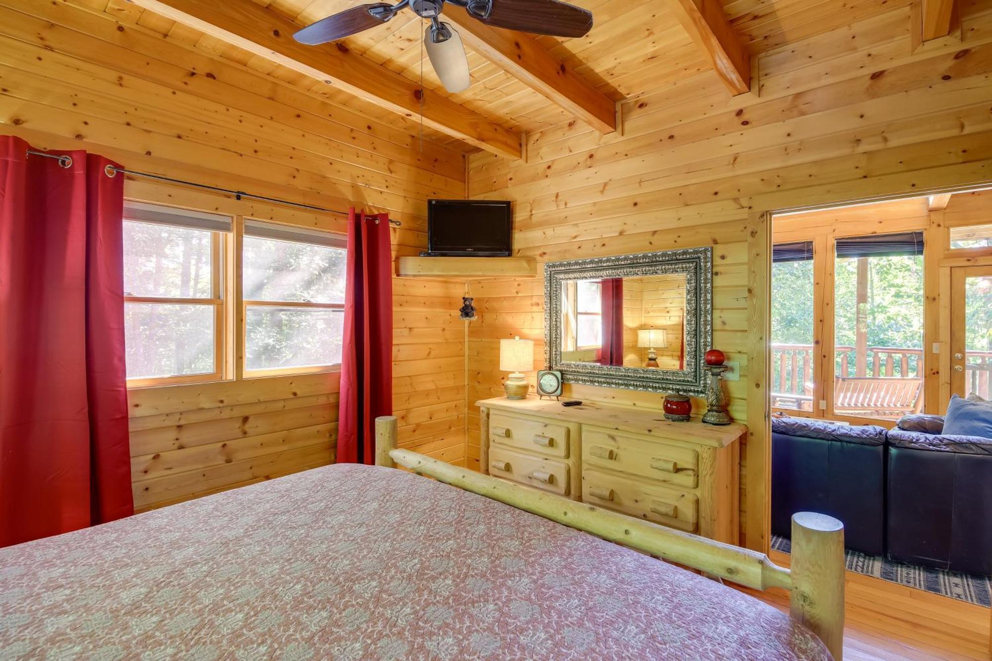 Secluded And Wooded Wears Valley Cabin With Fire Pit! Sevierville Esterno foto